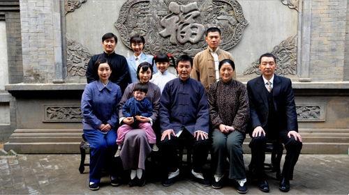 火国爆料全家福视频,家族成员齐聚一堂，温馨瞬间感动网友  第3张